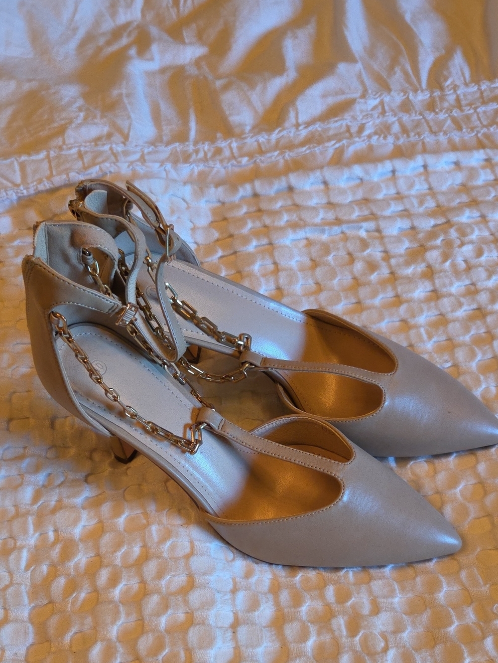 Pointed Toe Chain-Strap Pumps in Tan Size 10
